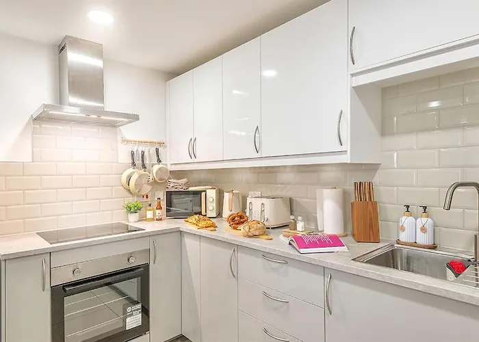 The Ivory Nook, Cozy & Spacious, Sleeps 8 Leeds (West Yorkshire)