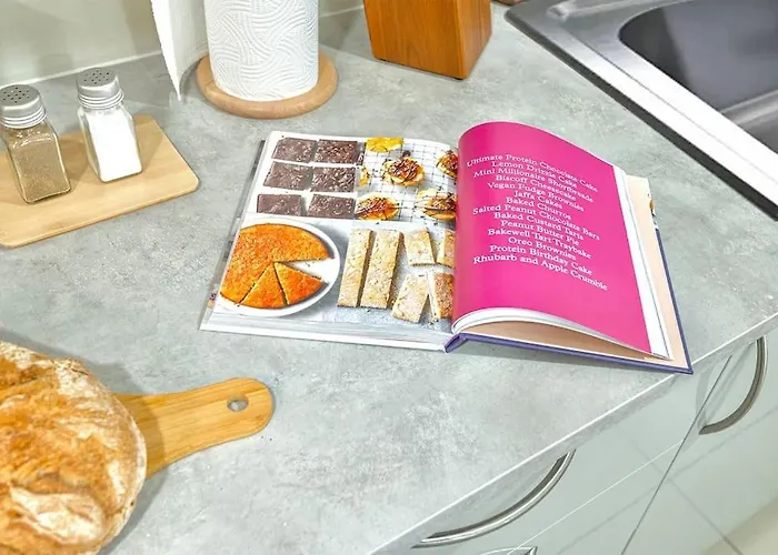 The Ivory Nook, Cozy & Spacious, Sleeps 8 * Leeds (West Yorkshire)