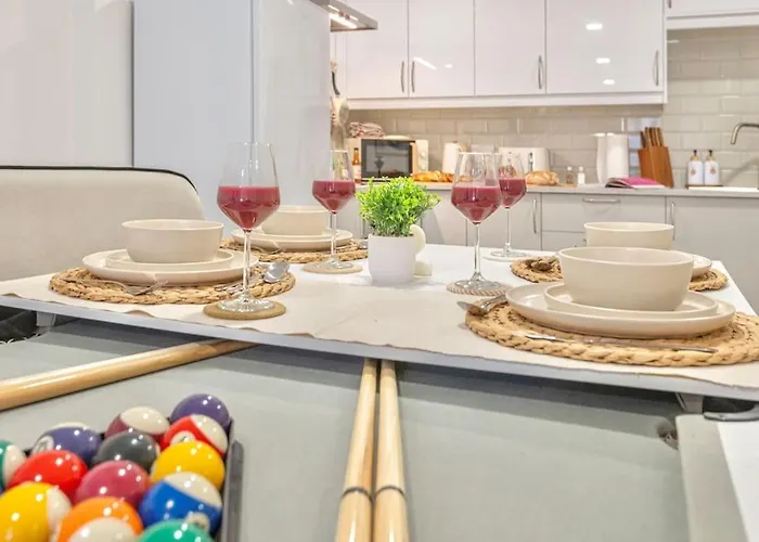 The Ivory Nook, Cozy & Spacious, Sleeps 8 Apartment