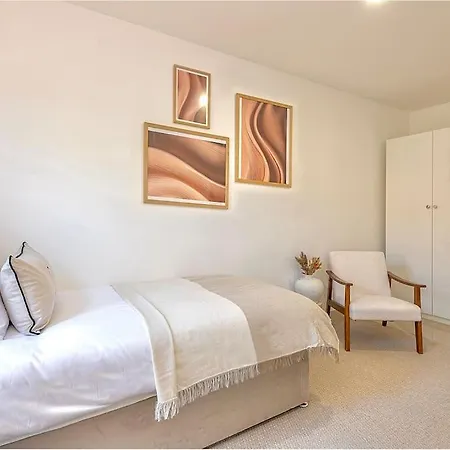 Апартаменти The Ivory Nook, Cozy & Spacious, Sleeps 8 *