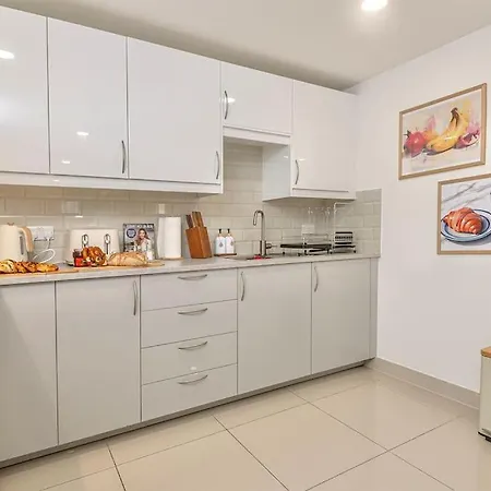 Daire The Ivory Nook, Cozy & Spacious, Sleeps 8 Leeds (West Yorkshire)