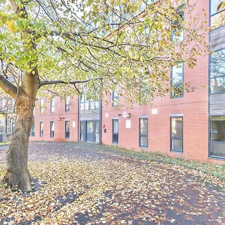 The Ivory Nook, Cozy & Spacious, Sleeps 8 * Leeds (West Yorkshire)