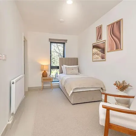 The Ivory Nook, Cozy & Spacious, Sleeps 8 Апартаменти