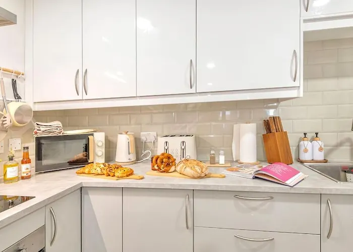 The Ivory Nook, Cozy & Spacious, Sleeps 8 Leeds (West Yorkshire)