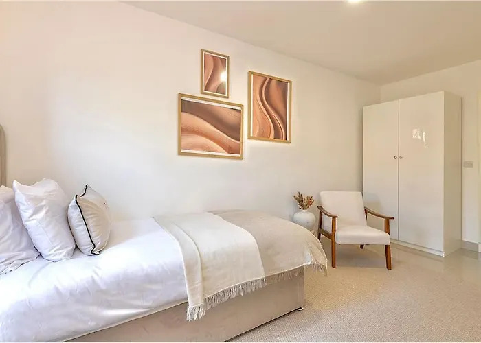 شقة The Ivory Nook, Cozy & Spacious, Sleeps 8 *