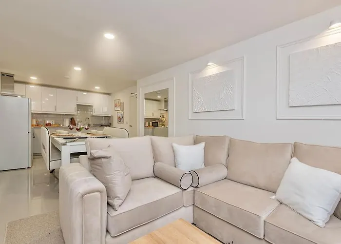 The Ivory Nook, Cozy & Spacious, Sleeps 8 * ليدز