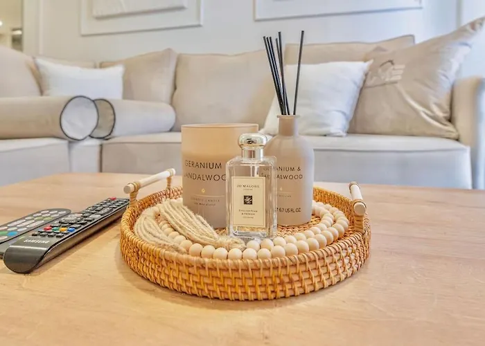 The Ivory Nook, Cozy & Spacious, Sleeps 8 ليدز