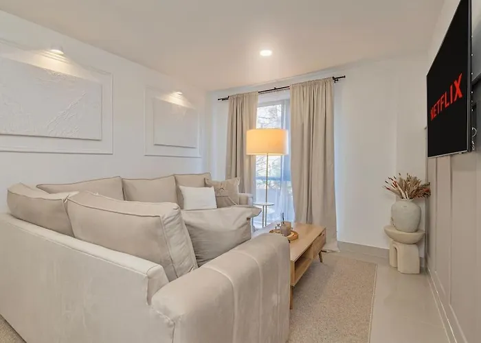 The Ivory Nook, Cozy & Spacious, Sleeps 8 شقة ليدز