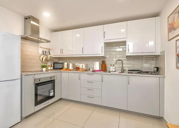 The Ivory Nook, Cozy & Spacious, Sleeps 8 *