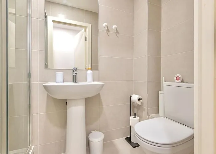 The Ivory Nook, Cozy & Spacious, Sleeps 8 * Leeds (West Yorkshire)