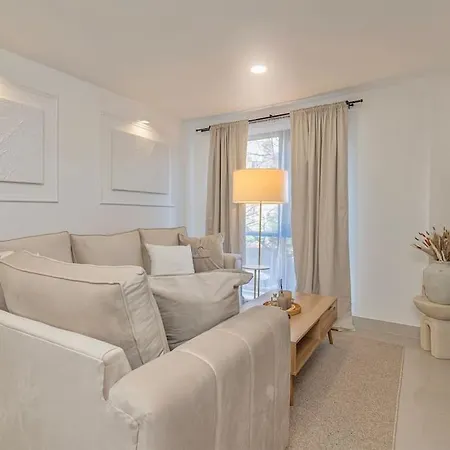 The Ivory Nook, Cozy & Spacious, Sleeps 8 Apartment Leeds (West Yorkshire)